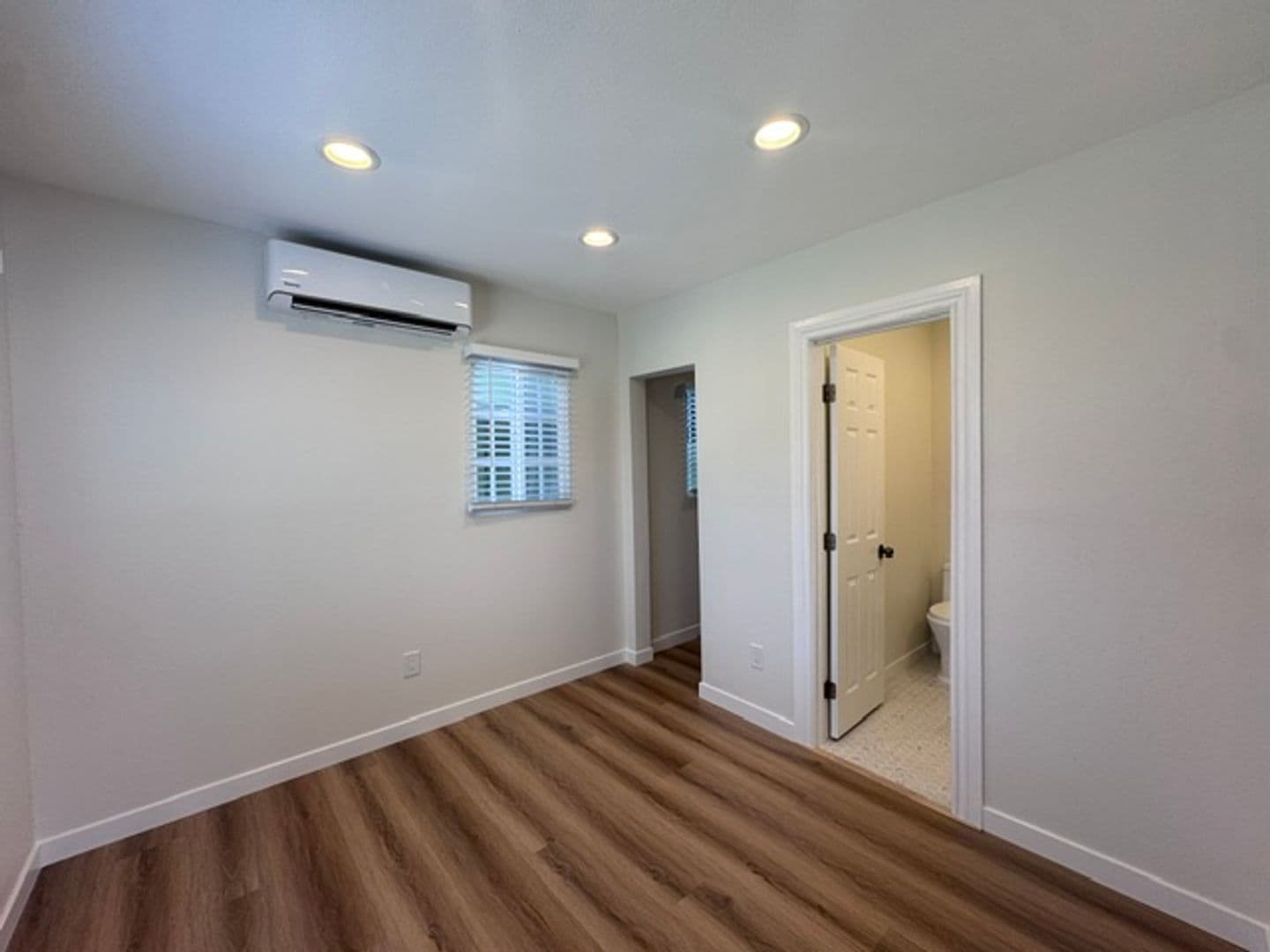 Long Beach Apartment: 1600 Sherman Pl