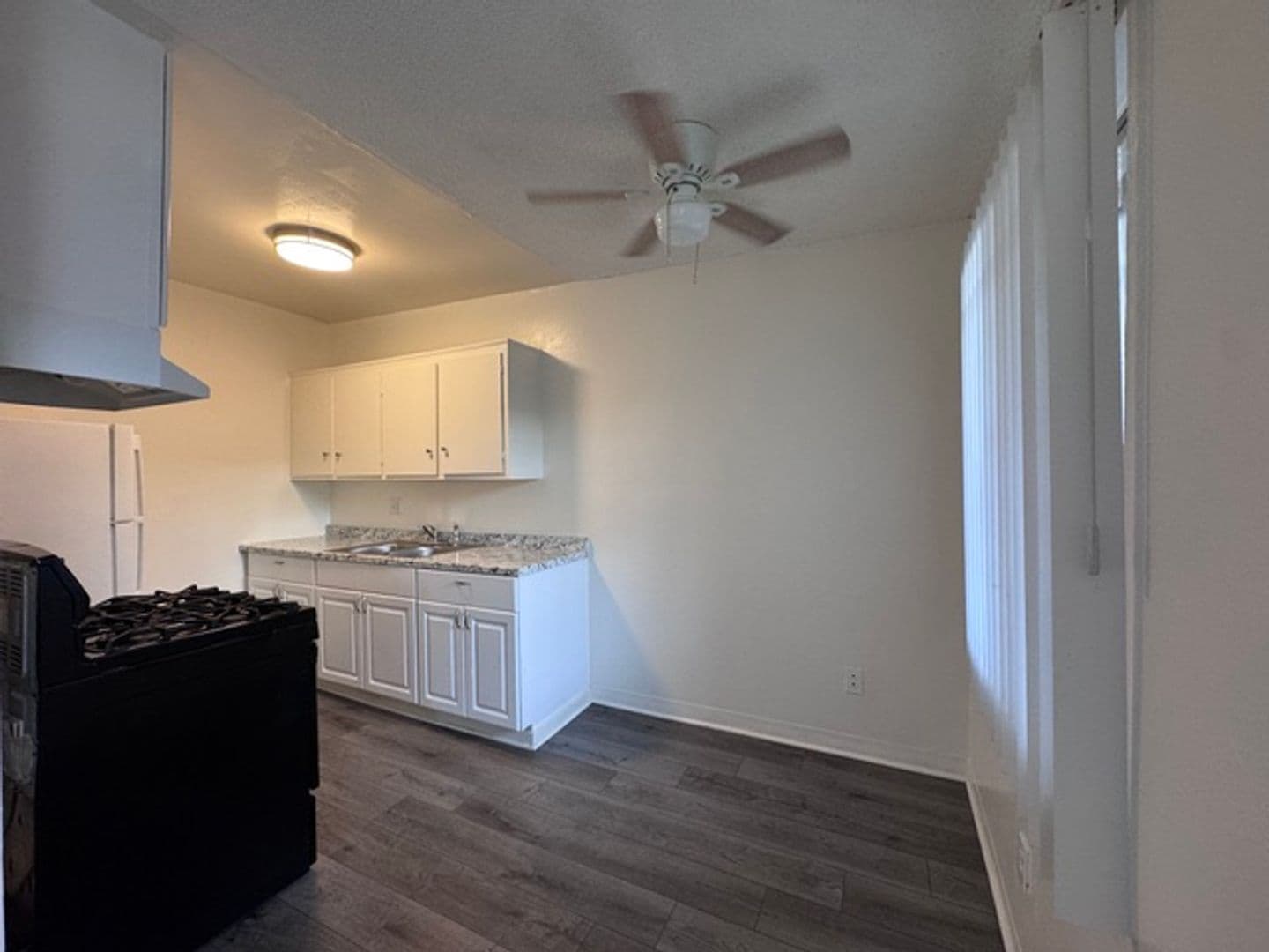 Long Beach Apartment: 1101-1111 E 11th St