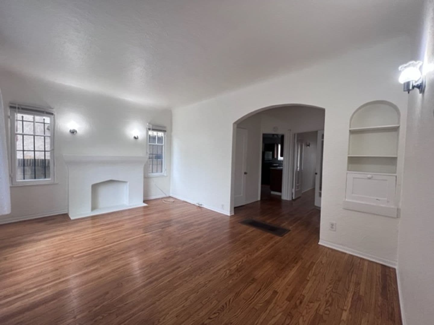 Long Beach Apartment: 416 W Burnett St