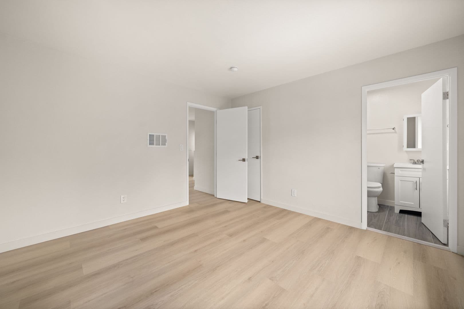Long Beach Apartment: 29, 33, 35 Kennebec Ave