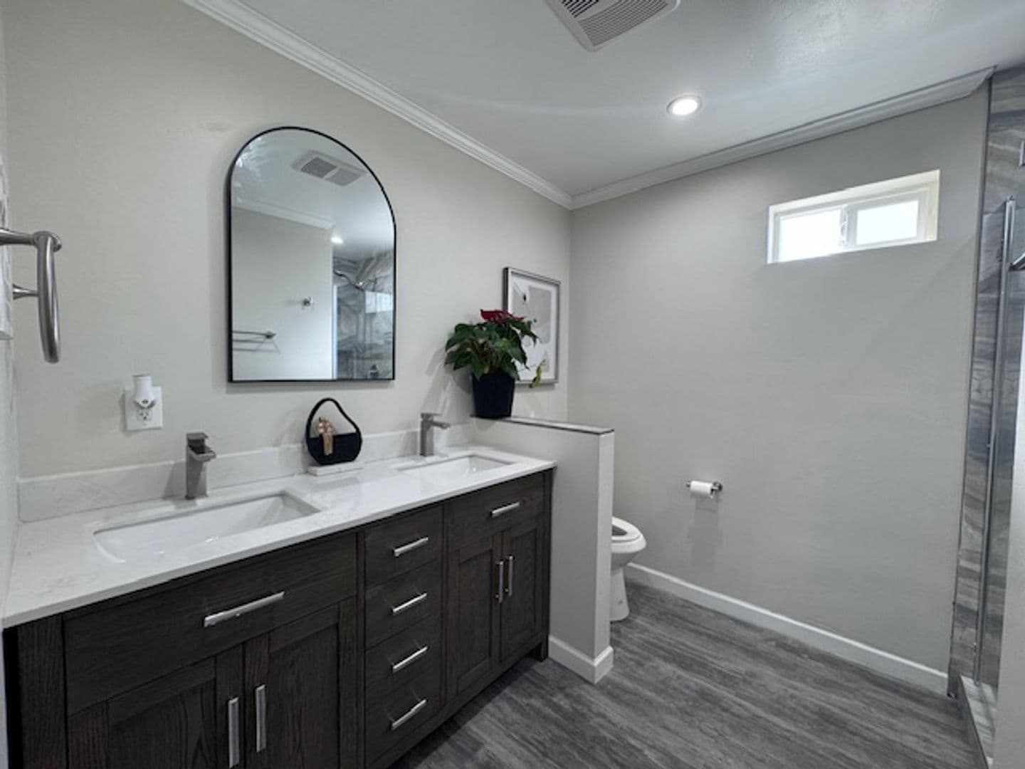 Los Angeles House: 1354 3/4 Meadowbrook Ave