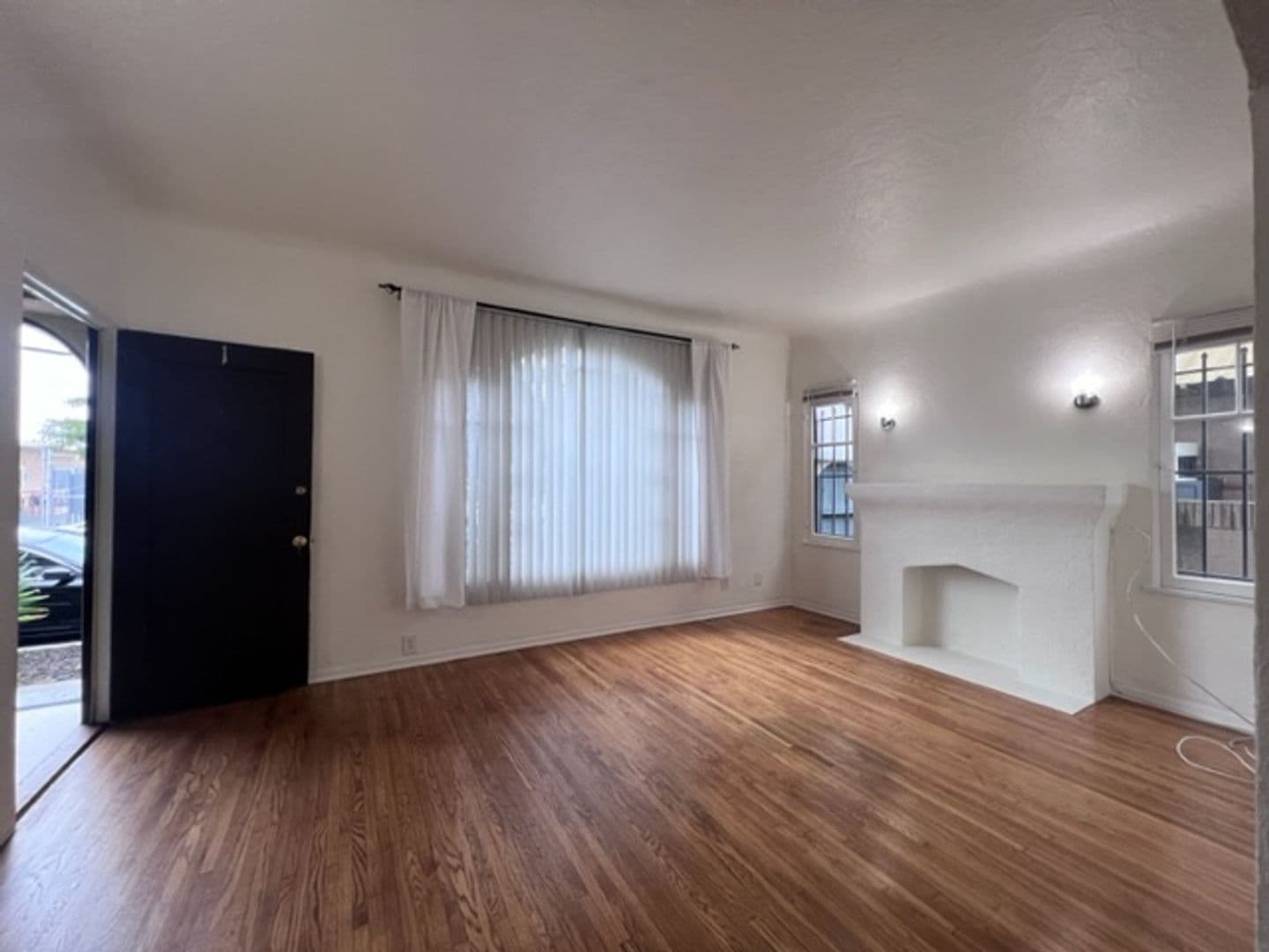 Long Beach Apartment: 416 W Burnett St