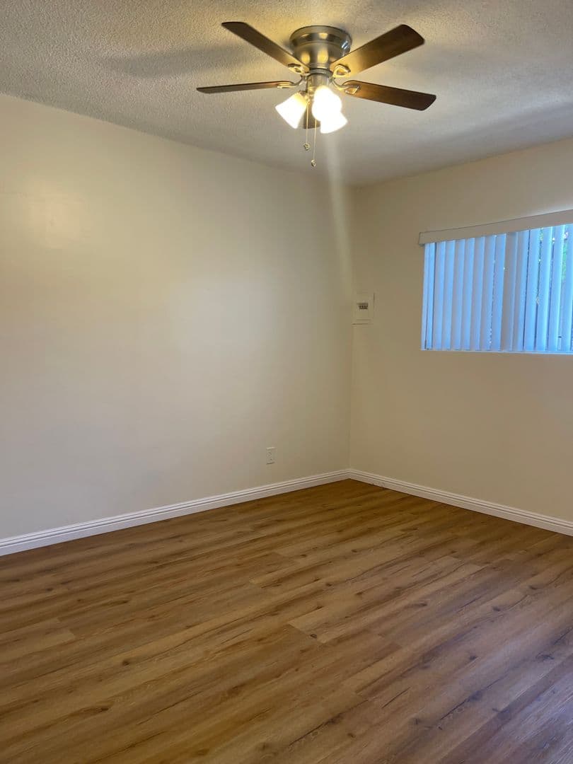 Long Beach Apartment: 1856 Pacific Avenue
