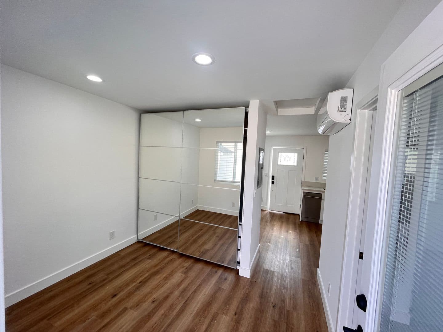 Long Beach House: 2401 Roswell Ave Unit A - Lease Only