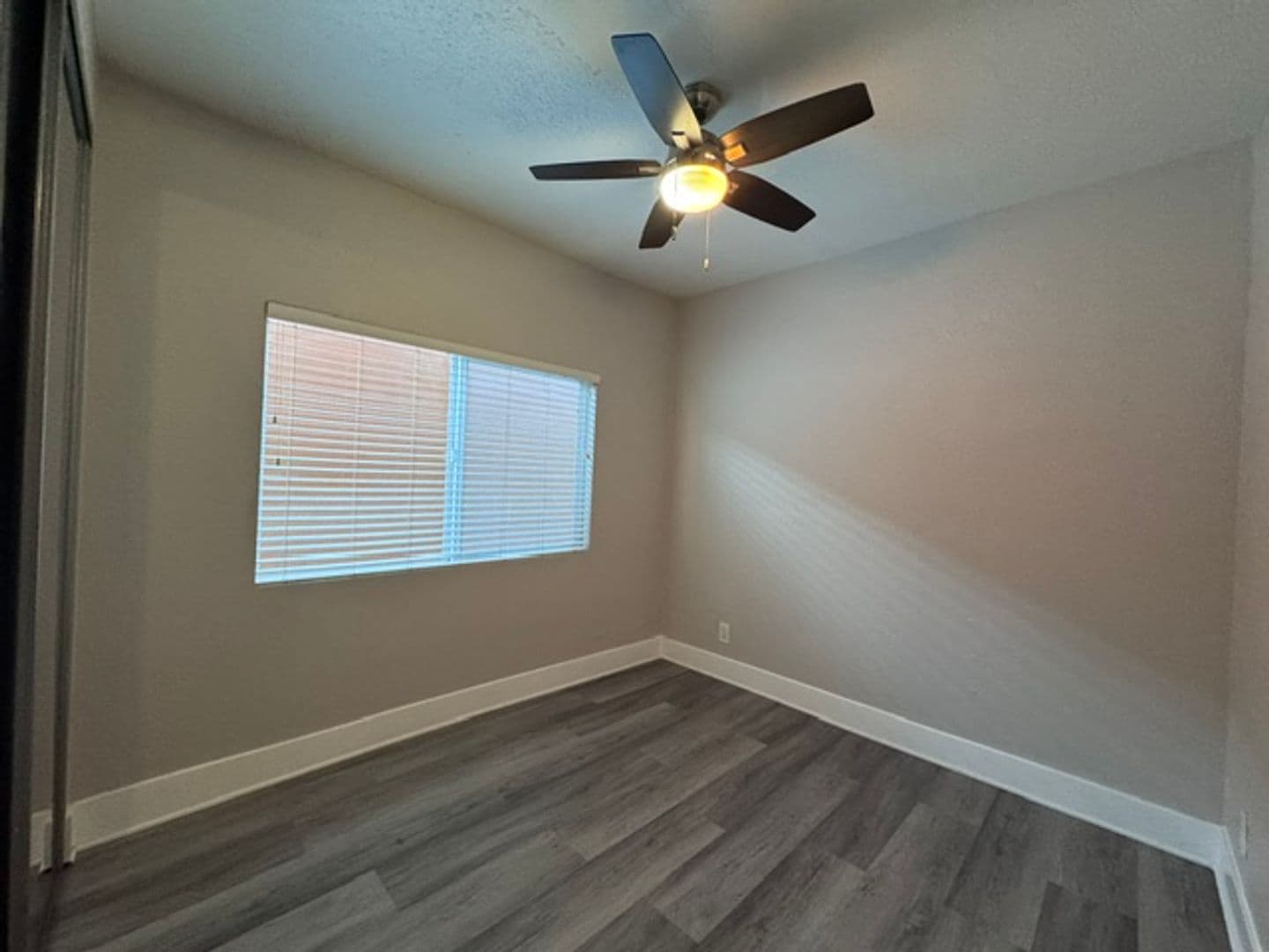 Long Beach Apartment: 2015 E 7th St