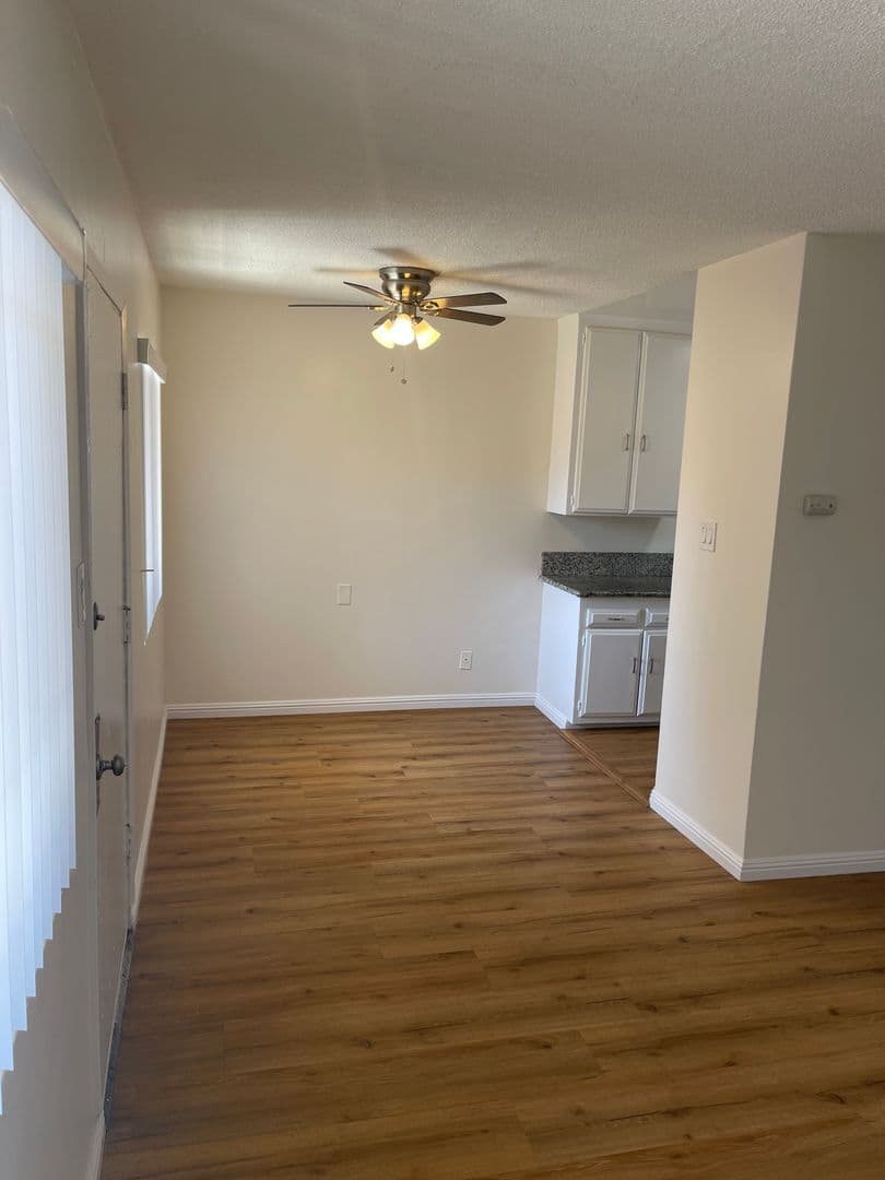 Long Beach Apartment: 1856 Pacific Avenue