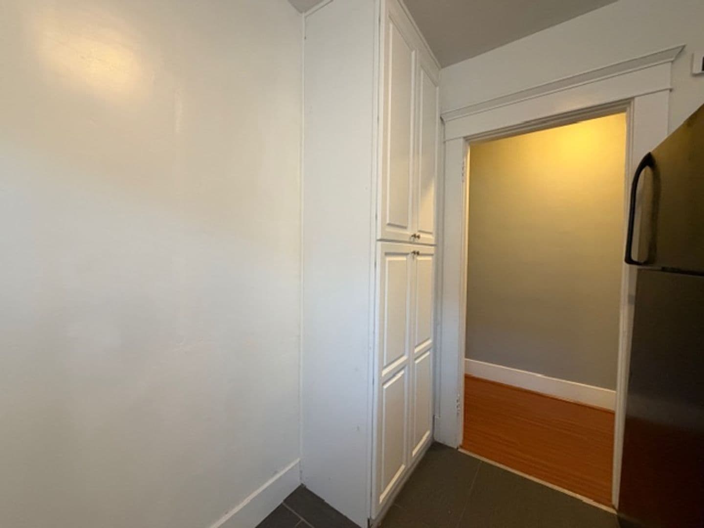 Long Beach Apartment: 1231 E 2nd St