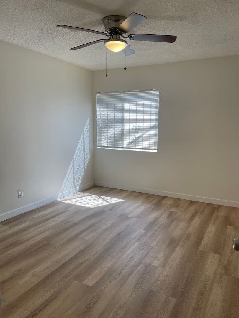 Long Beach Apartment: 1856 Pacific Avenue