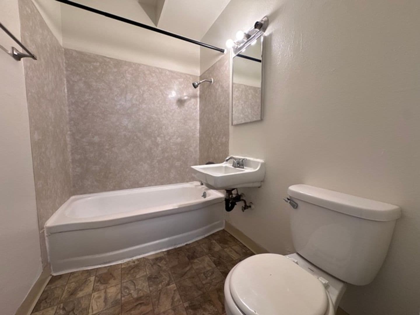 Long Beach Apartment: 1101-1111 E 11th St