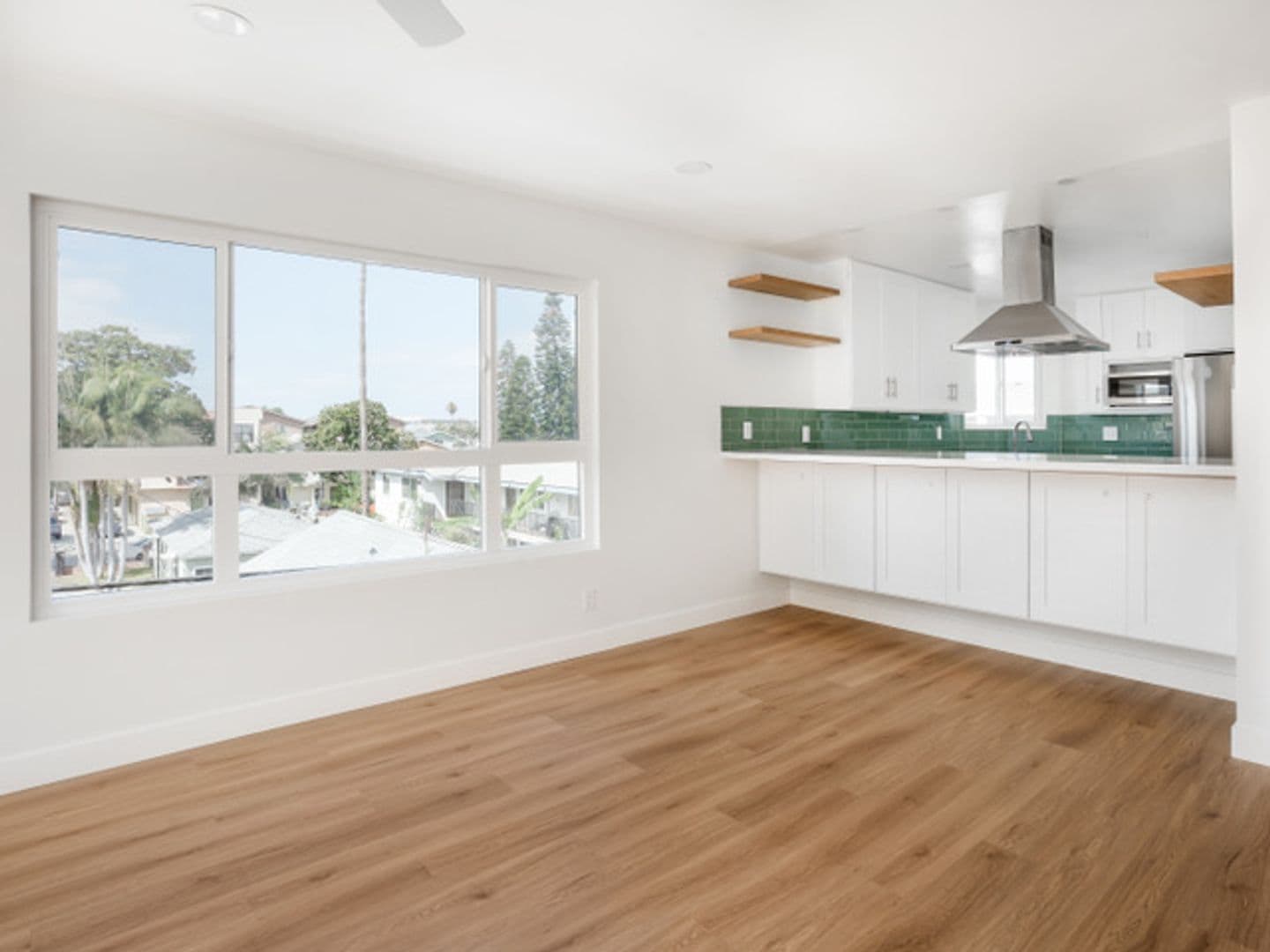 Long Beach Apartment: 1061 Dawson