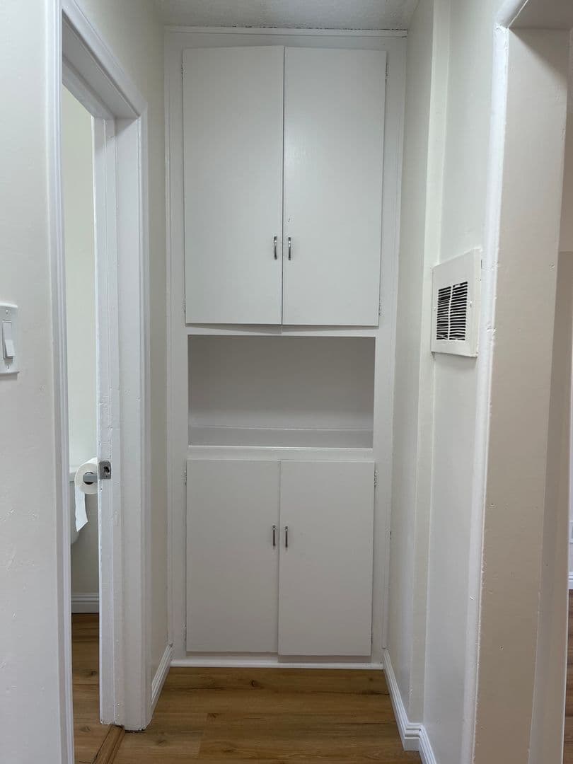 Long Beach Apartment: 1856 Pacific Avenue