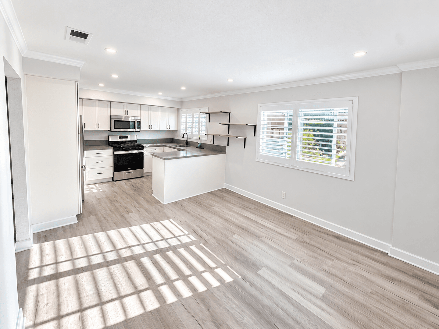 Signal Hill Townhome: 2254 Gaviota Ave #36