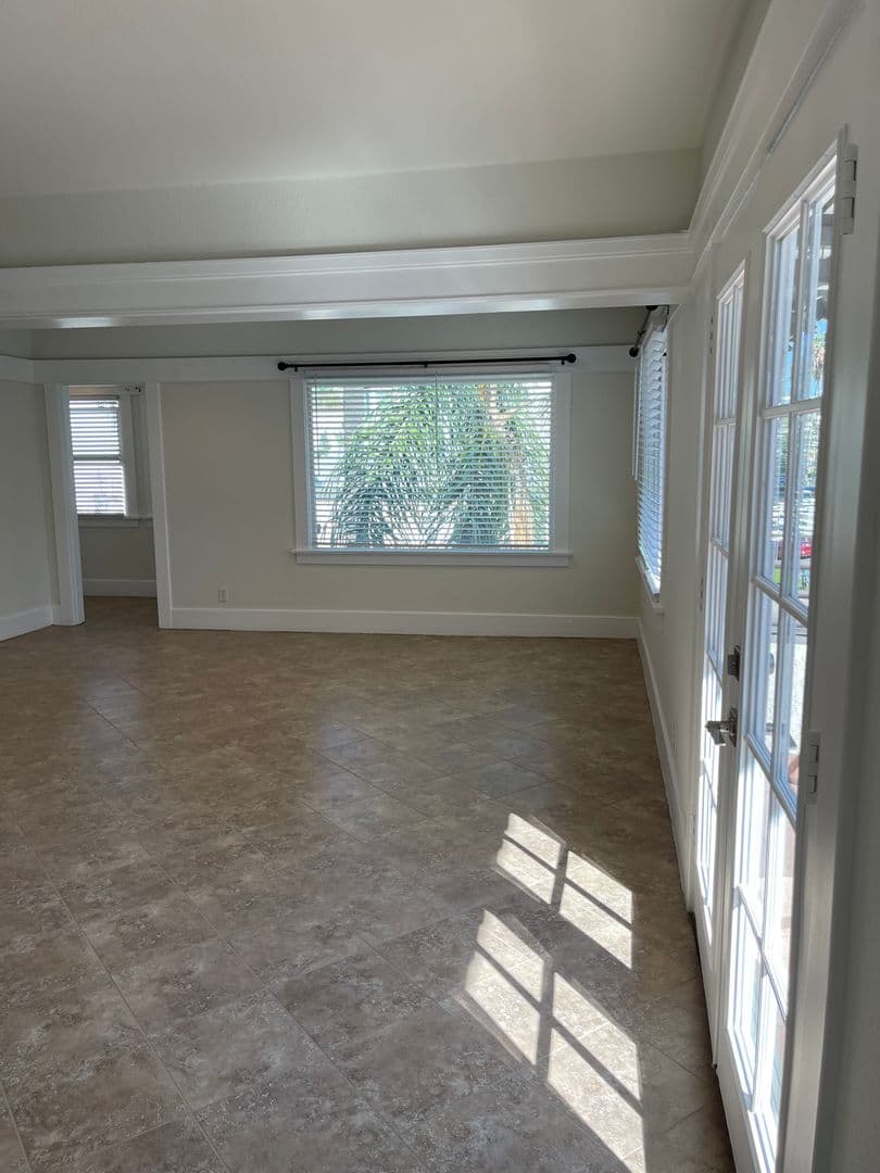 Long Beach Apartment: 3 Bonito Ave