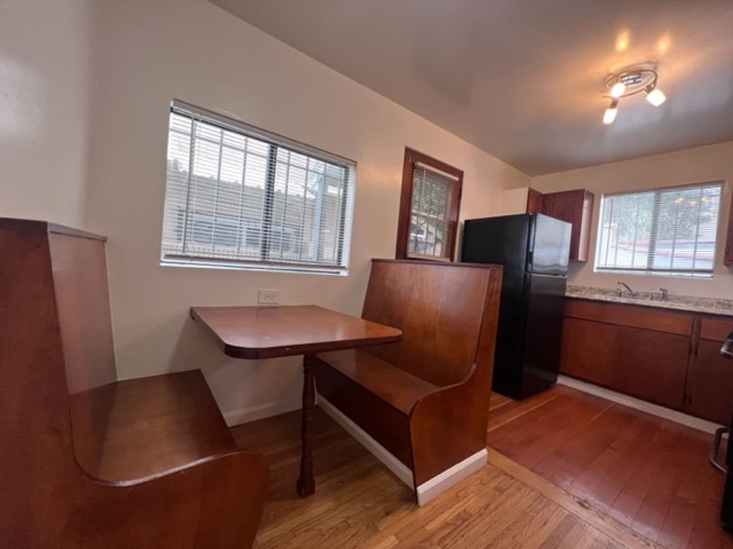 Long Beach Apartment: 416 W Burnett St