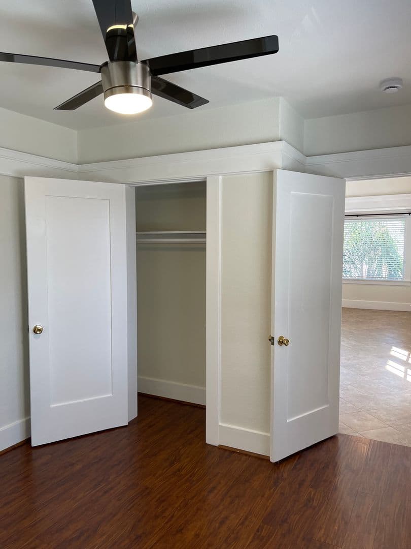 Long Beach Apartment: 3 Bonito Ave