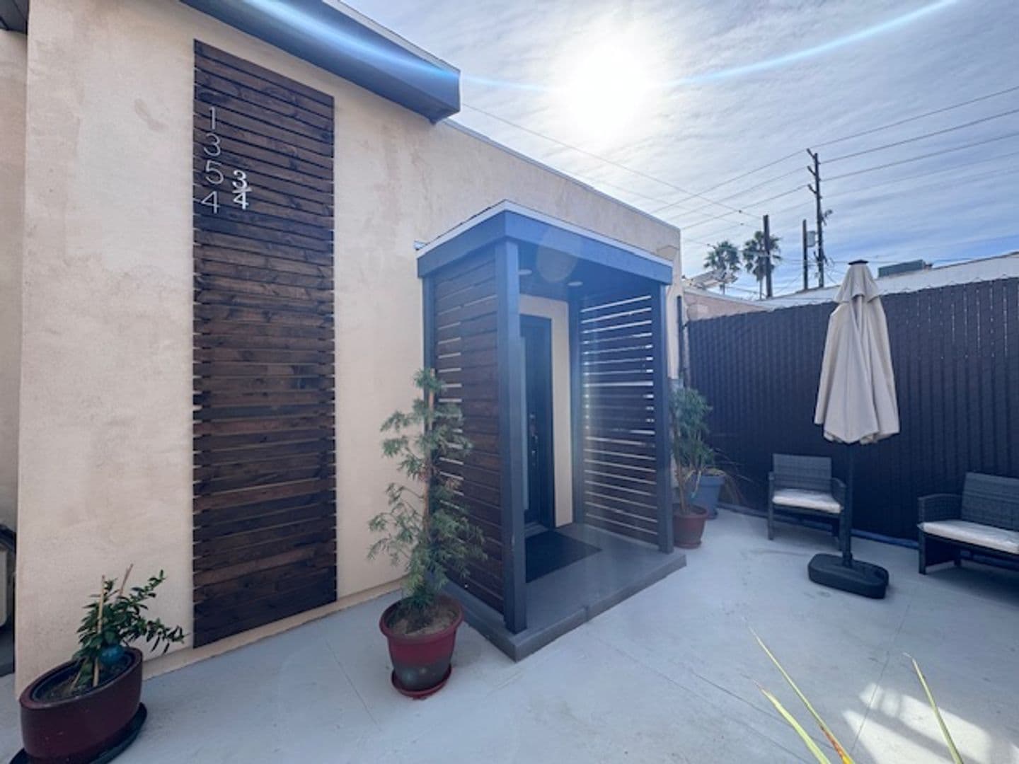 Los Angeles House: 1354 3/4 Meadowbrook Ave