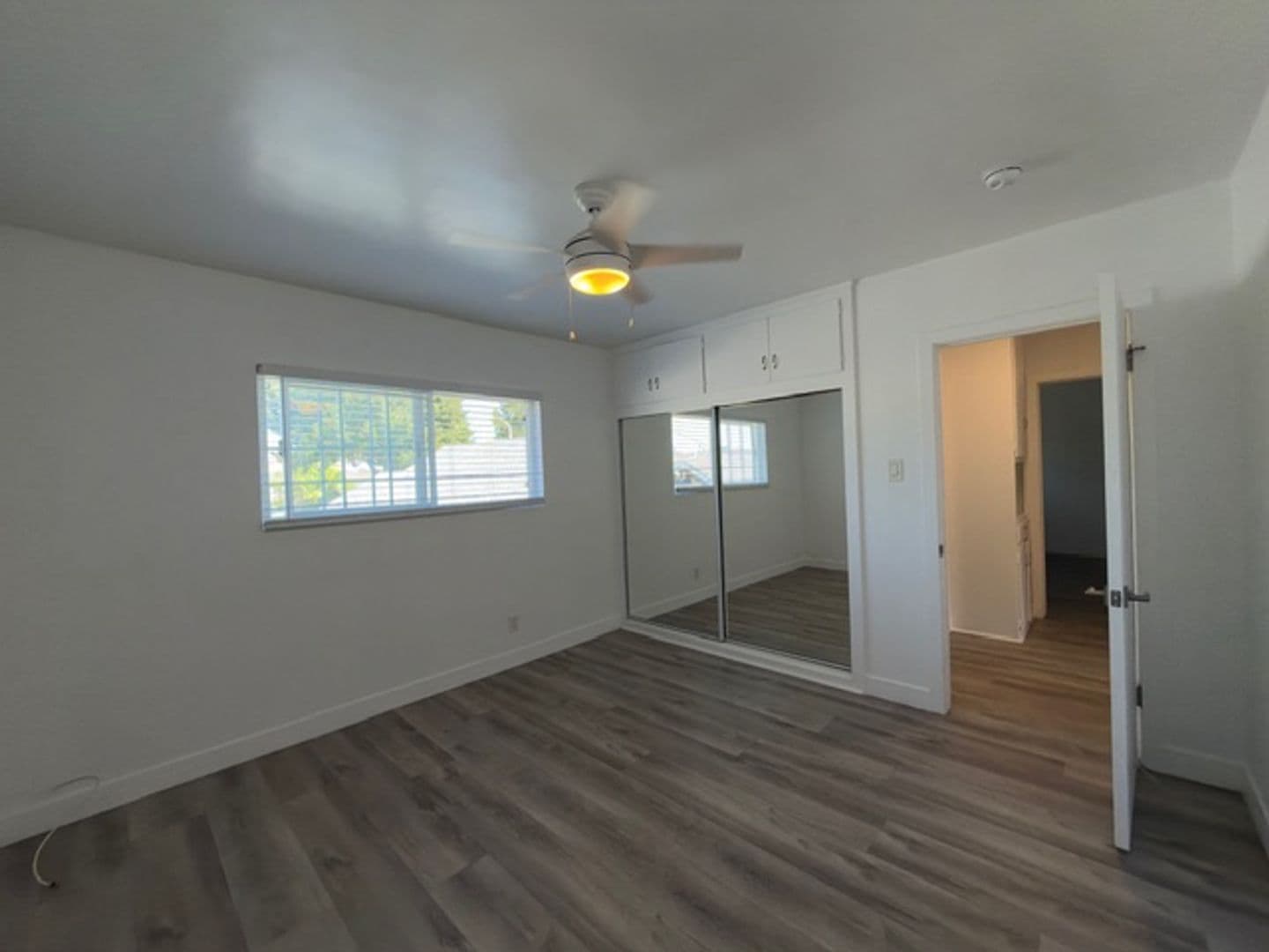 Long Beach Apartment: 246 Coronado Avenue