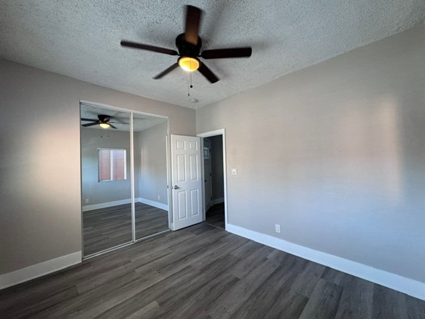 Long Beach Apartment: 2015 E 7th St