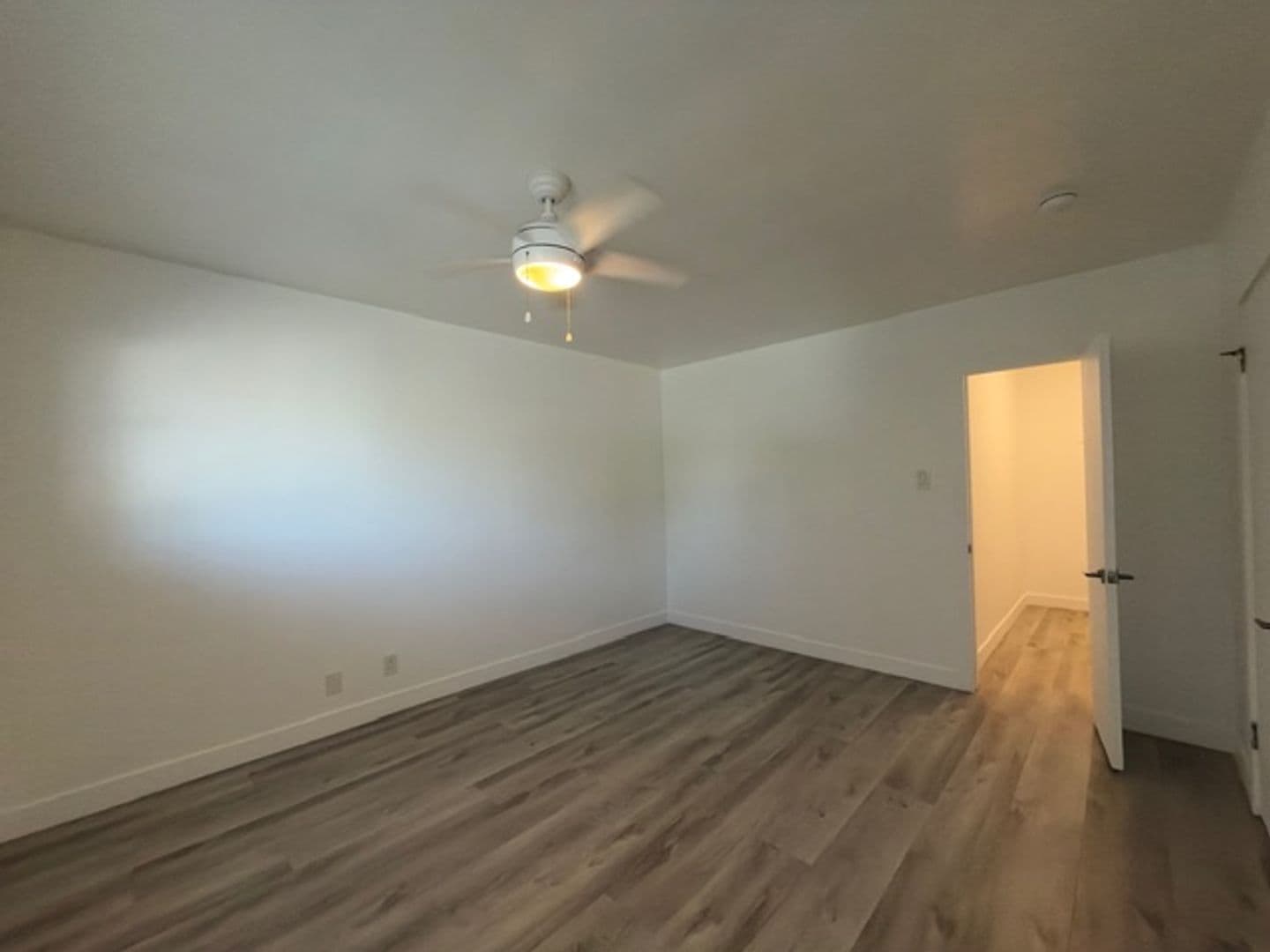 Long Beach Apartment: 246 Coronado Avenue
