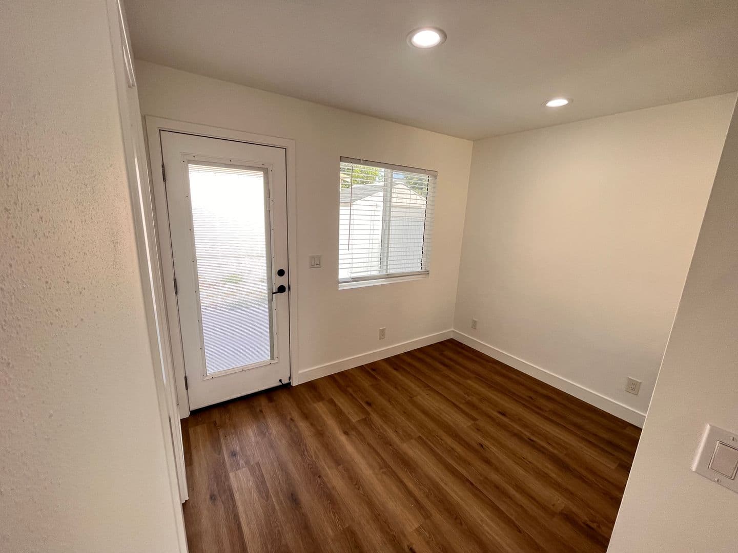 Long Beach House: 2401 Roswell Ave Unit A - Lease Only