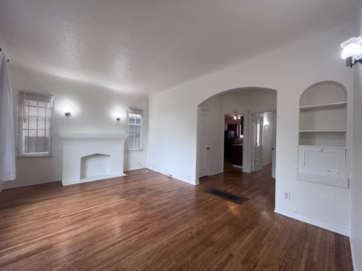 Long Beach Apartment: 416 W Burnett St