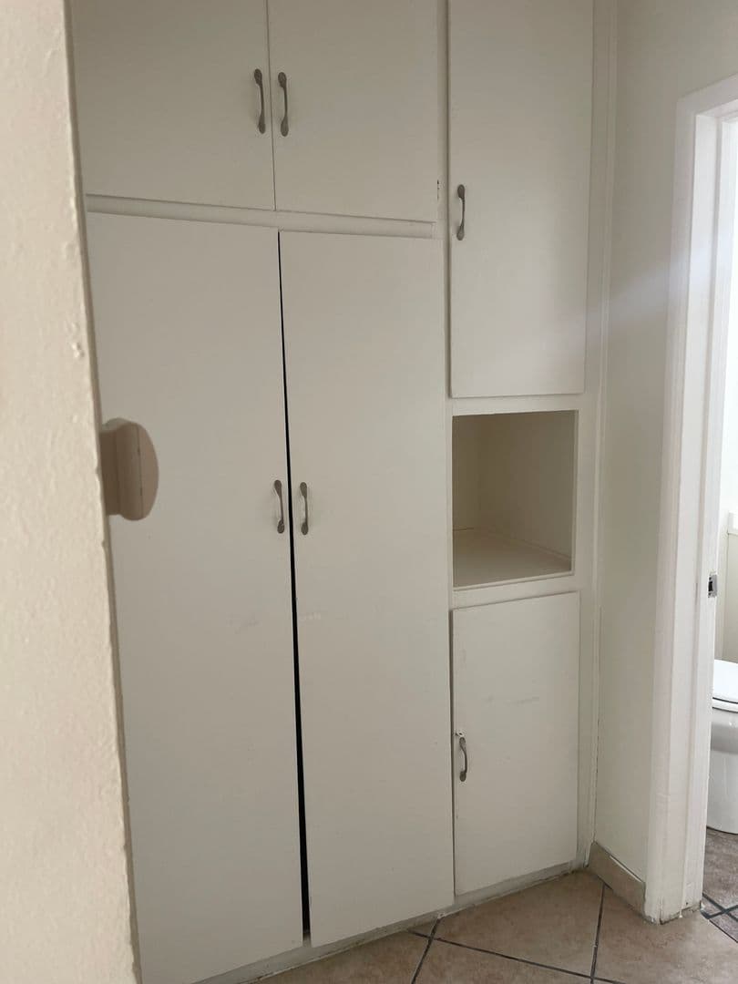 Long Beach Apartment: 1856 Pacific Avenue