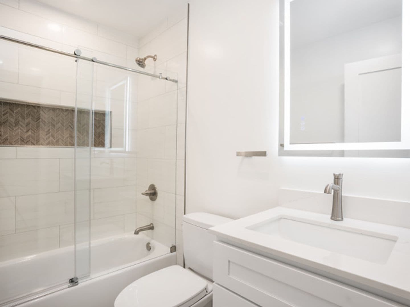 Long Beach Apartment: 1061 Dawson