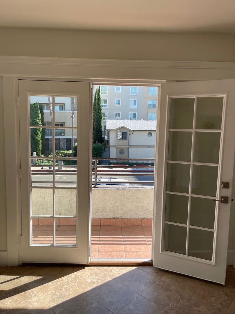 Long Beach Apartment: 3 Bonito Ave