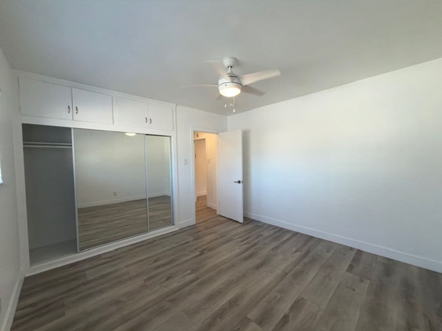 Long Beach Apartment: 246 Coronado Avenue