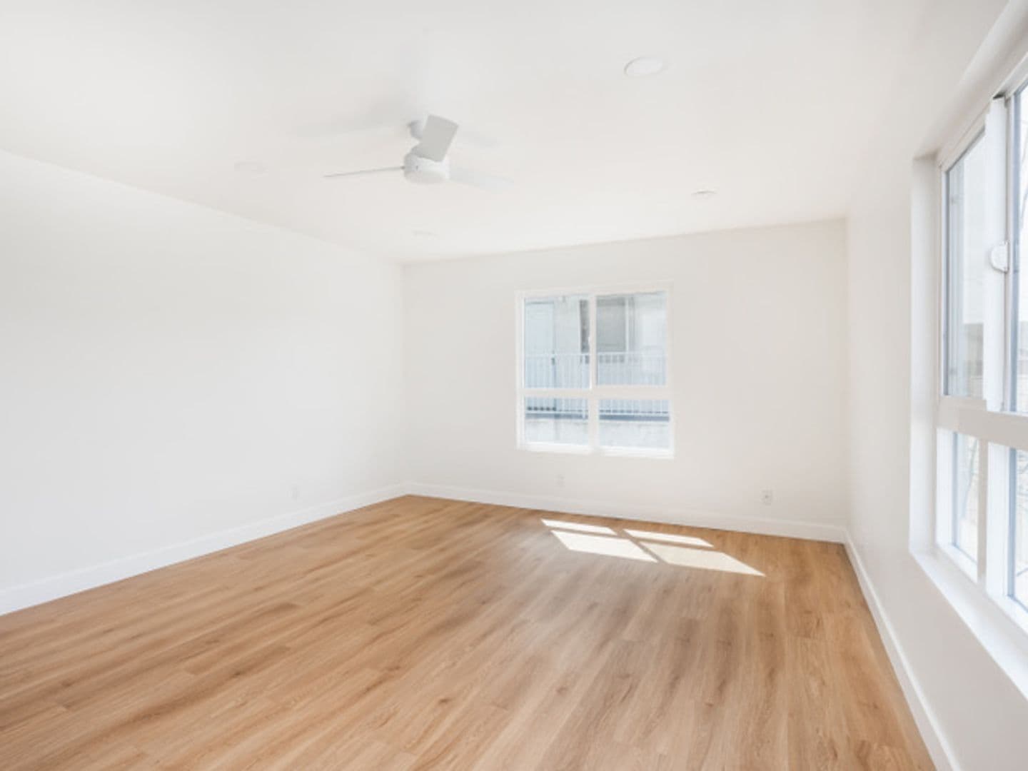 Long Beach Apartment: 1061 Dawson
