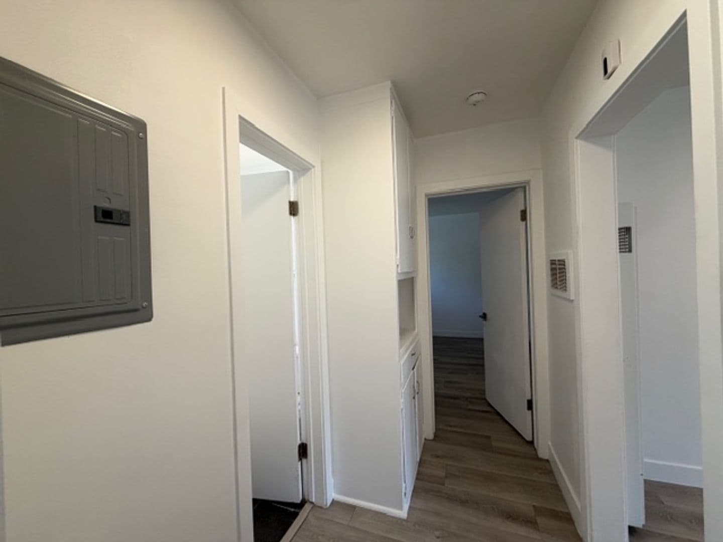 Long Beach Apartment: 246 Coronado Avenue