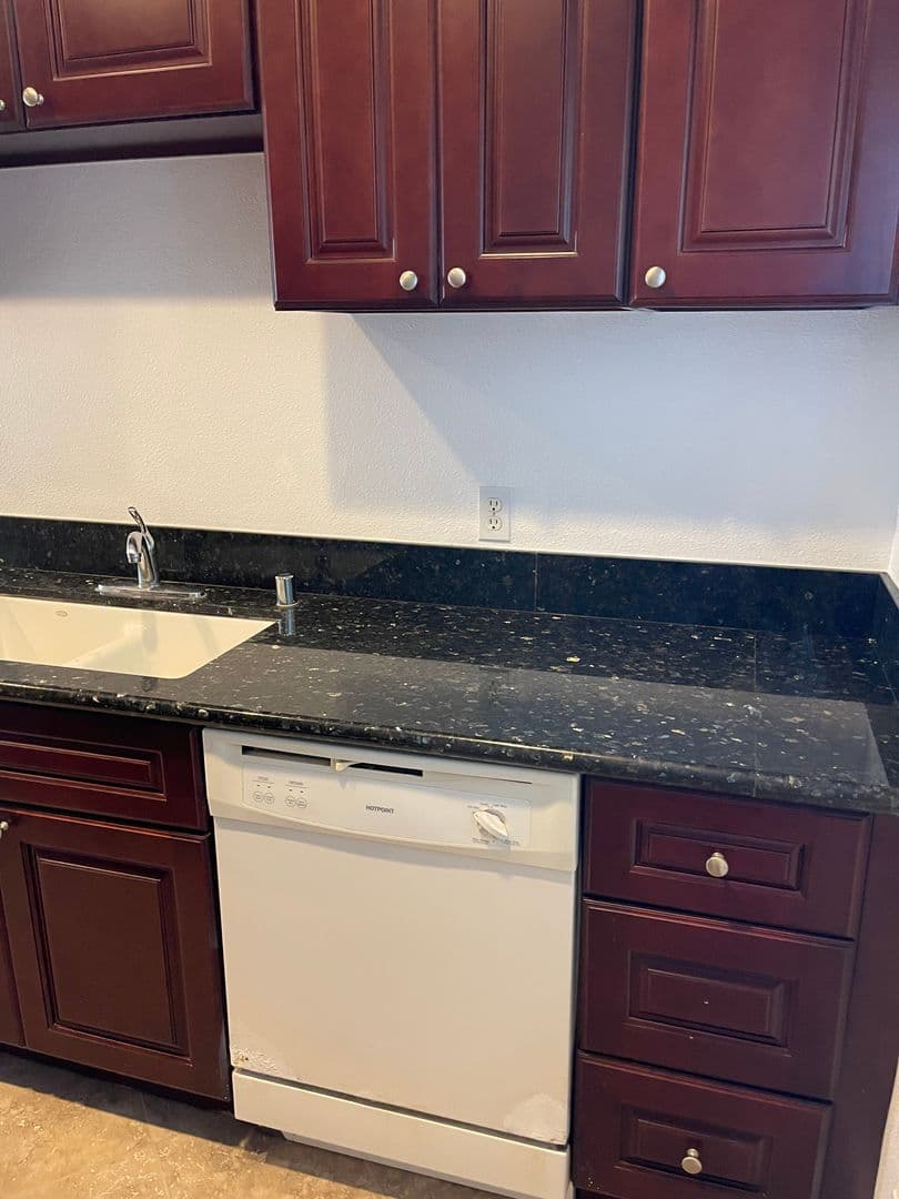 Long Beach Apartment: 3 Bonito Ave