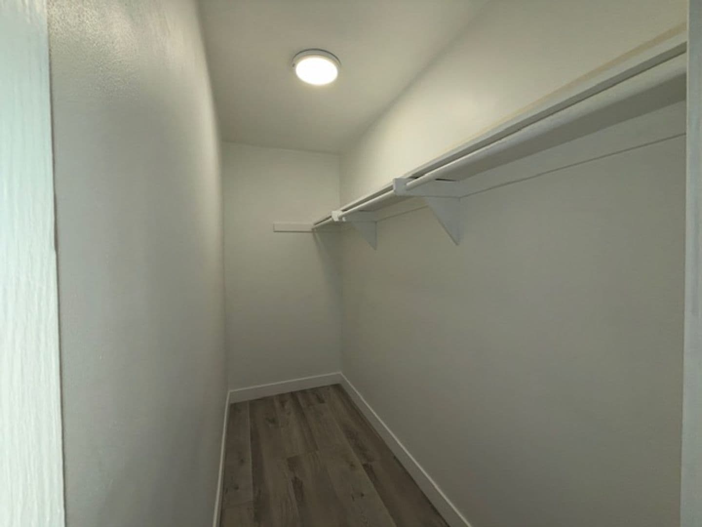 Long Beach Apartment: 246 Coronado Avenue