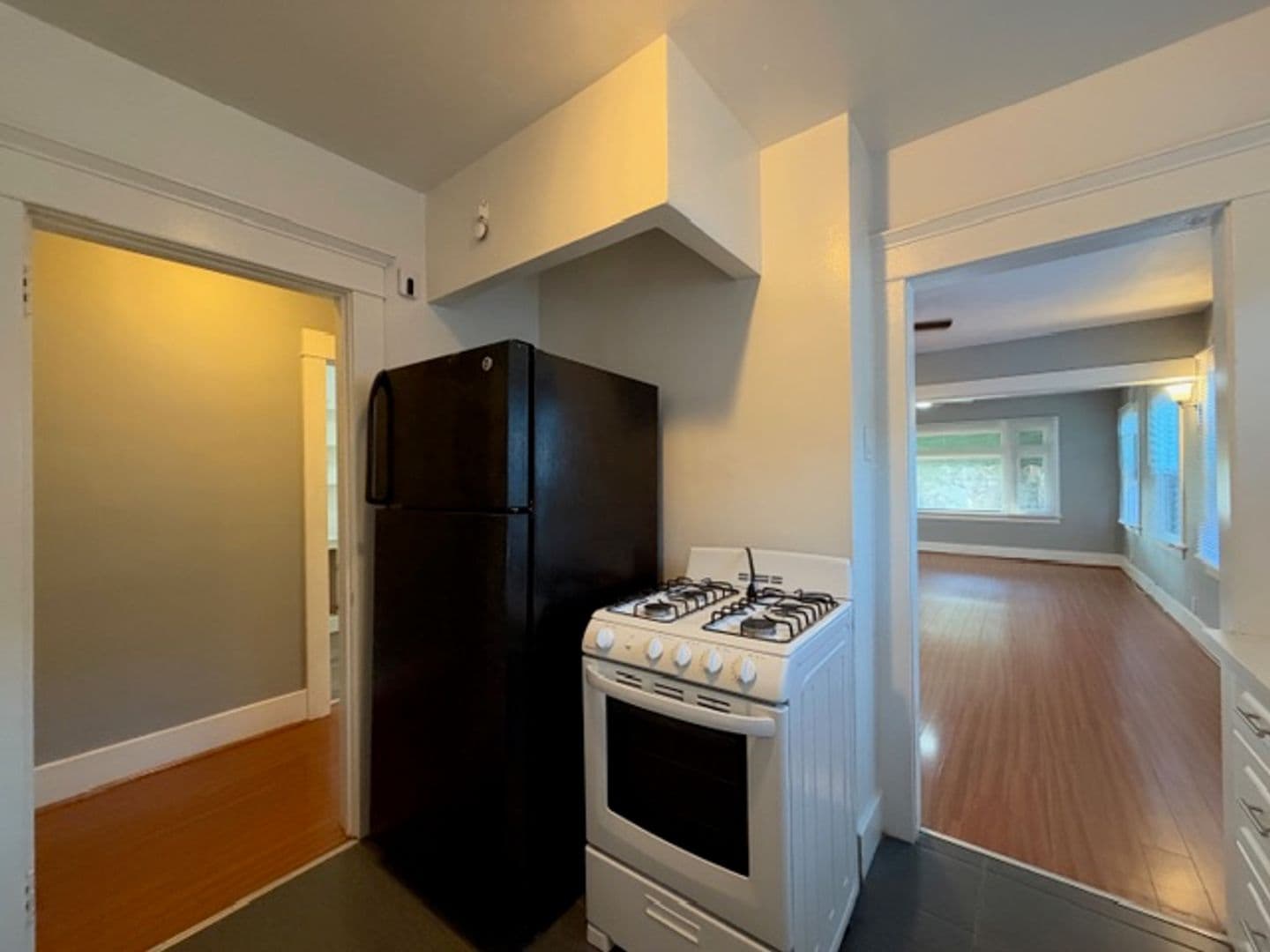 Long Beach Apartment: 1231 E 2nd St