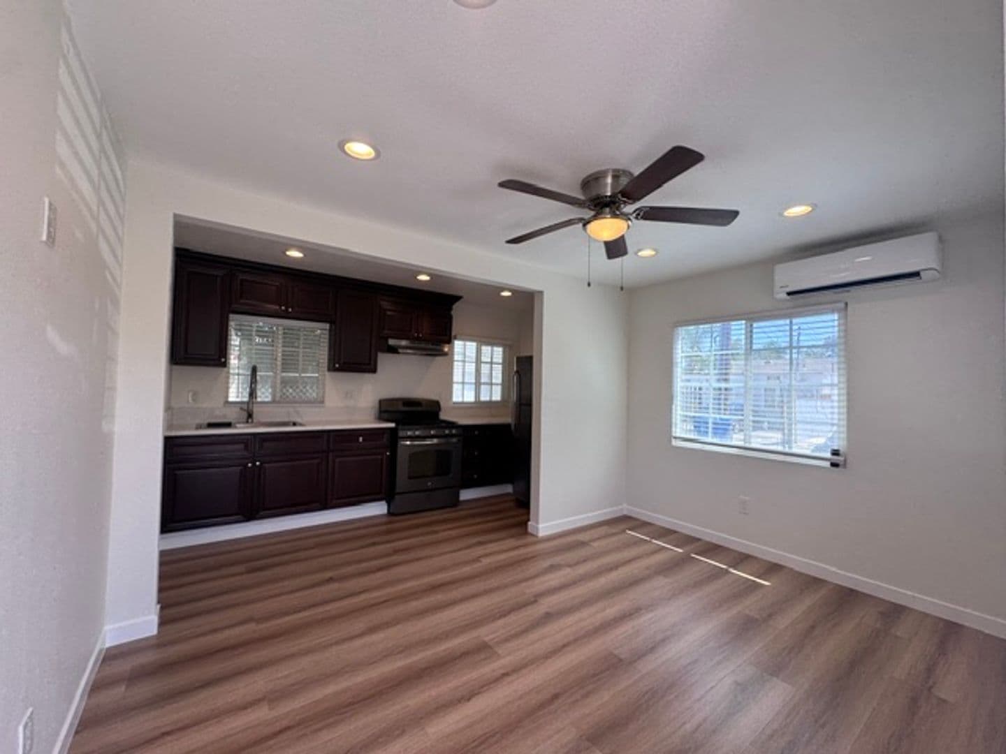 Long Beach Apartment: 1600 Sherman Pl