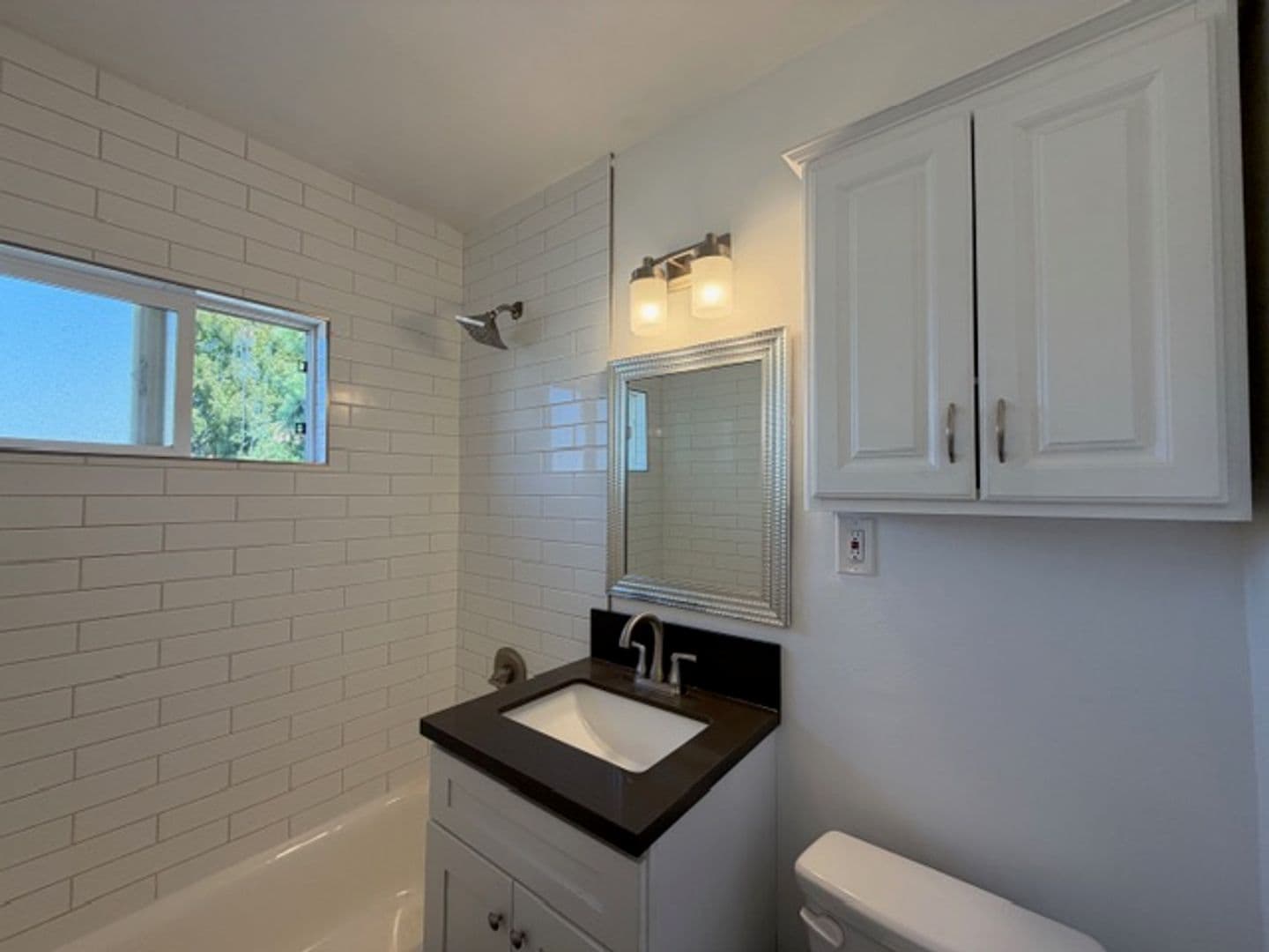 Long Beach Apartment: 246 Coronado Avenue