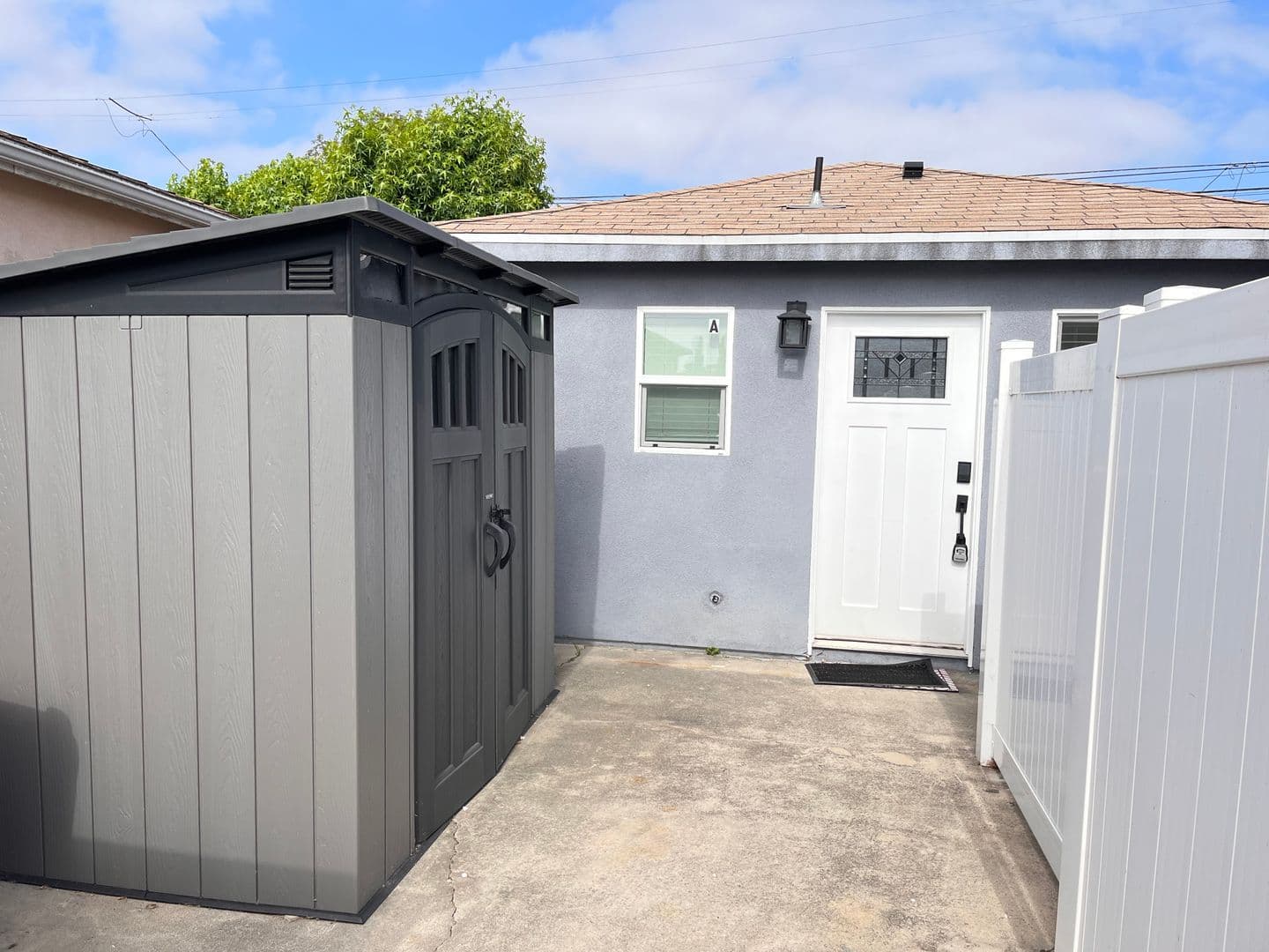 Long Beach House: 2401 Roswell Ave Unit A - Lease Only