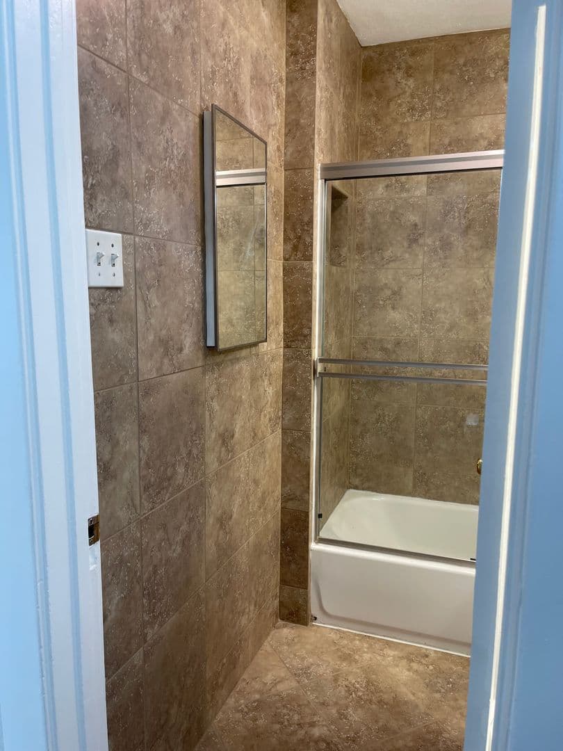 Long Beach Apartment: 3 Bonito Ave