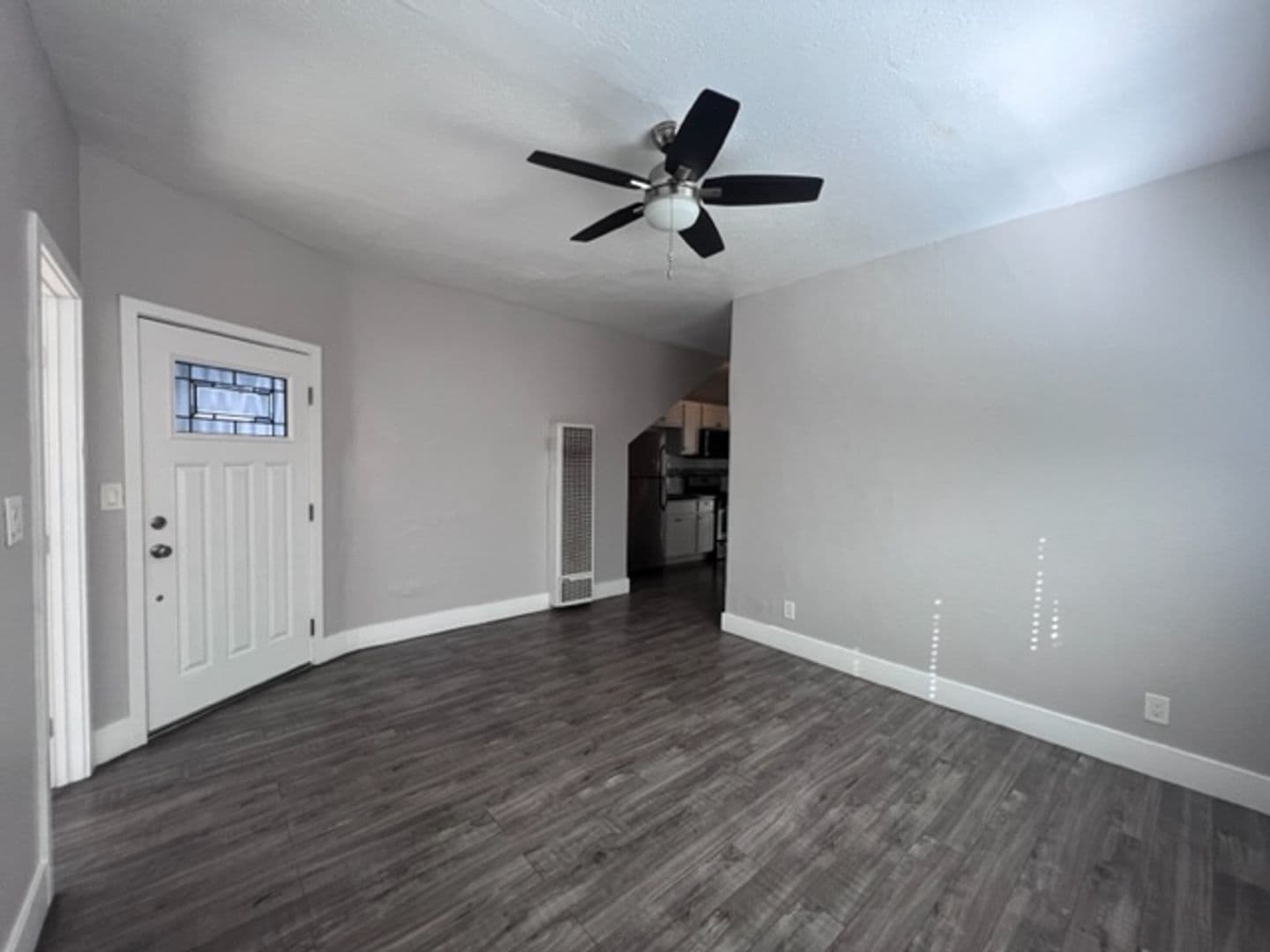 Long Beach Apartment: 2015 E 7th St