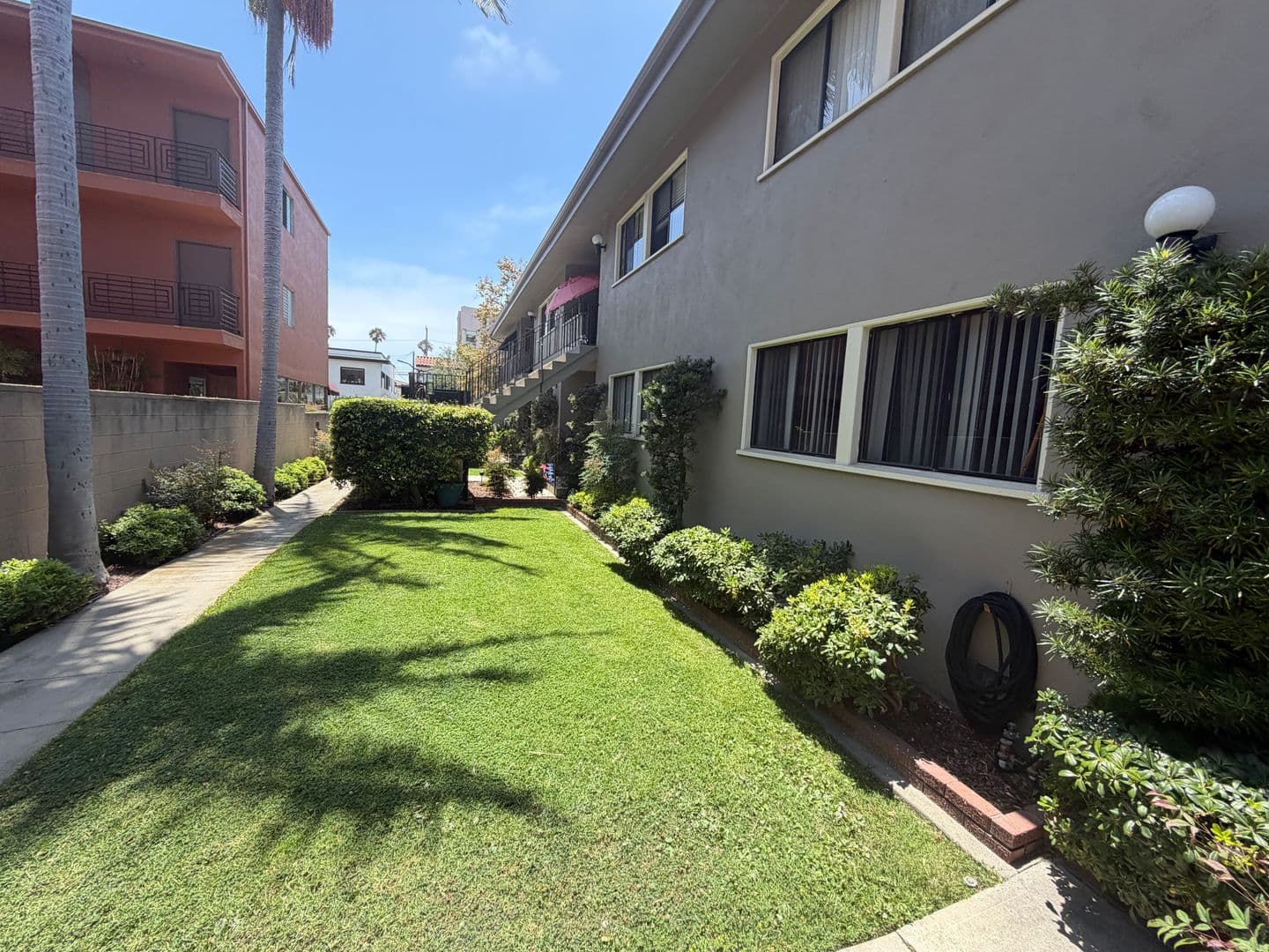 Long Beach Apartment: 1755 E 1st St