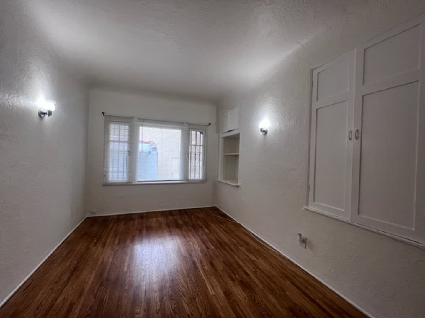 Long Beach Apartment: 416 W Burnett St