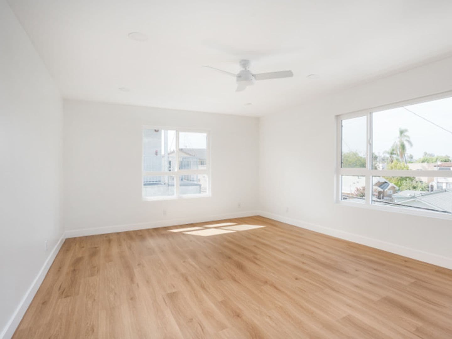 Long Beach Apartment: 1061 Dawson
