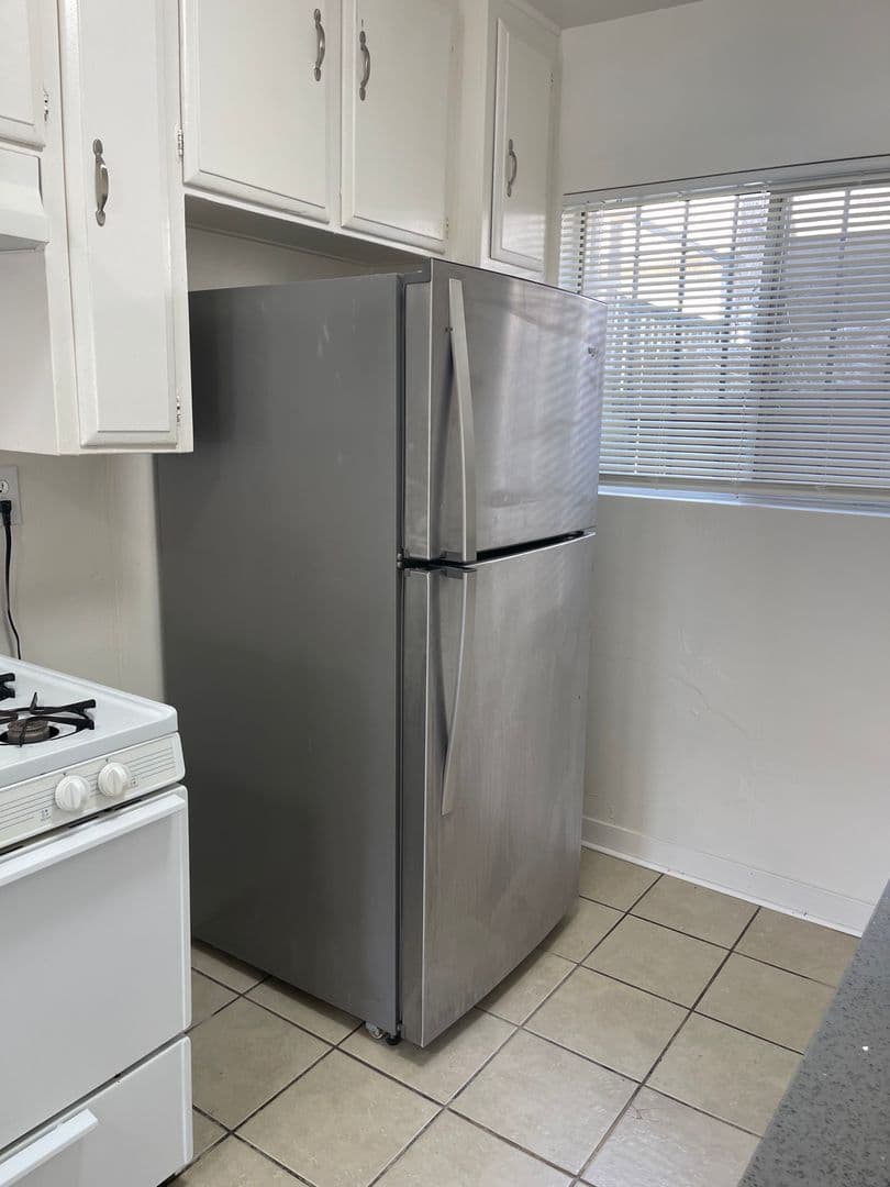 Long Beach Apartment: 1856 Pacific Avenue