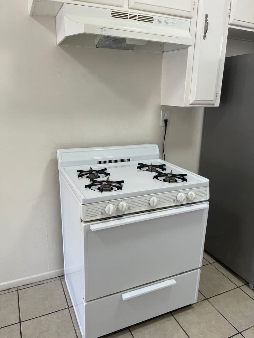 Long Beach Apartment: 1856 Pacific Avenue