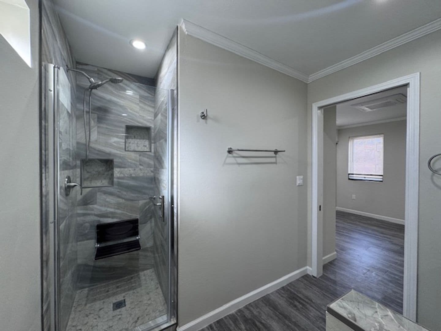 Los Angeles House: 1354 3/4 Meadowbrook Ave