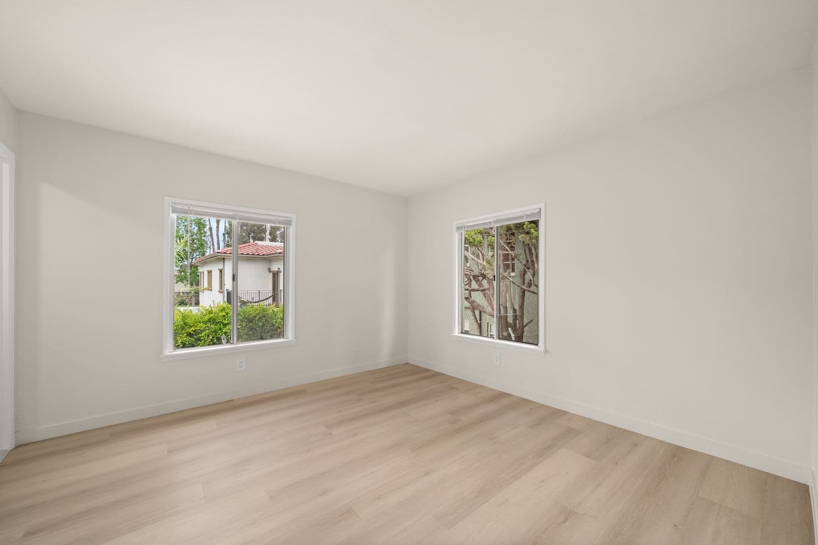Long Beach Apartment: 29, 33, 35 Kennebec Ave