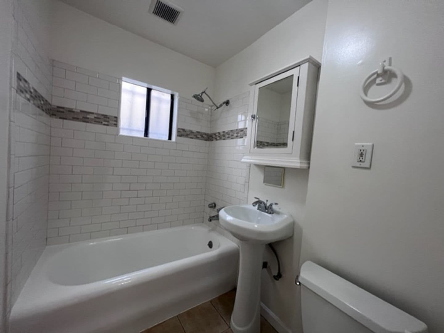 Long Beach Apartment: 416 W Burnett St