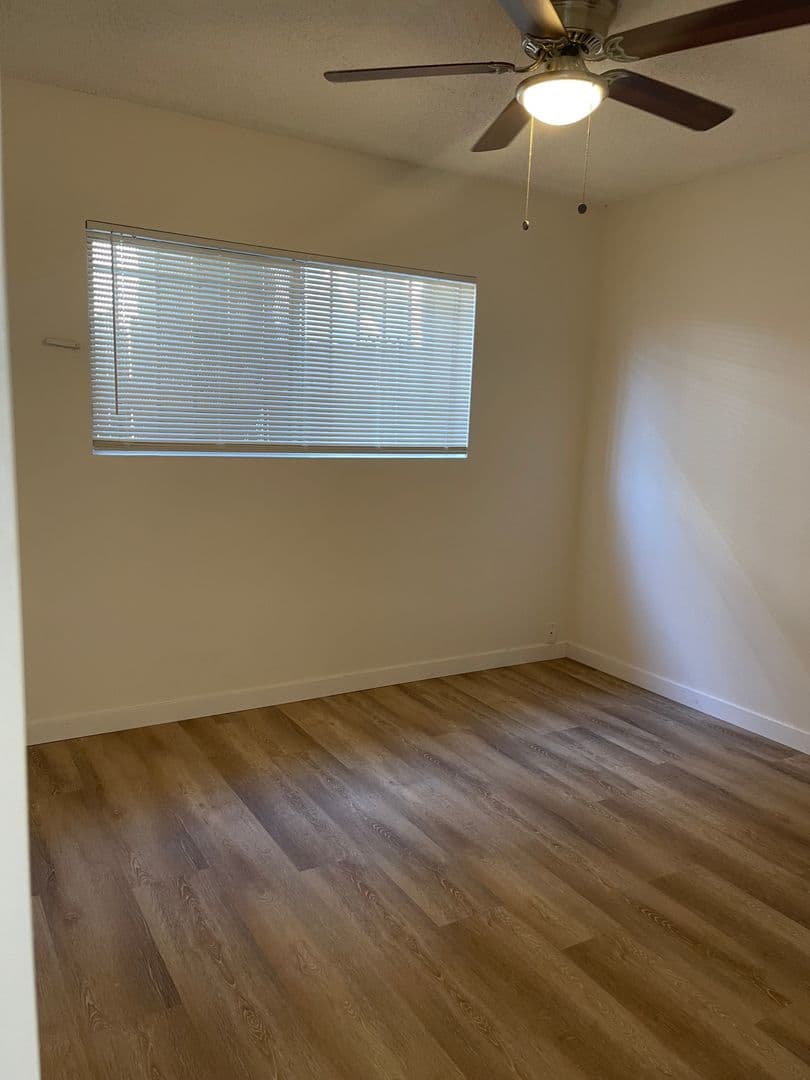 Long Beach Apartment: 1856 Pacific Avenue