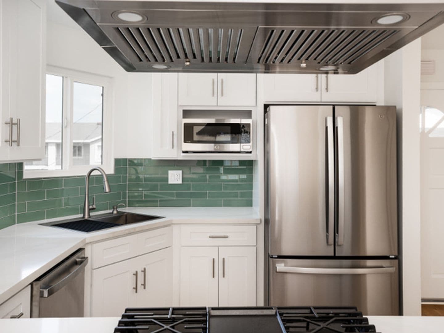 Long Beach Apartment: 1061 Dawson