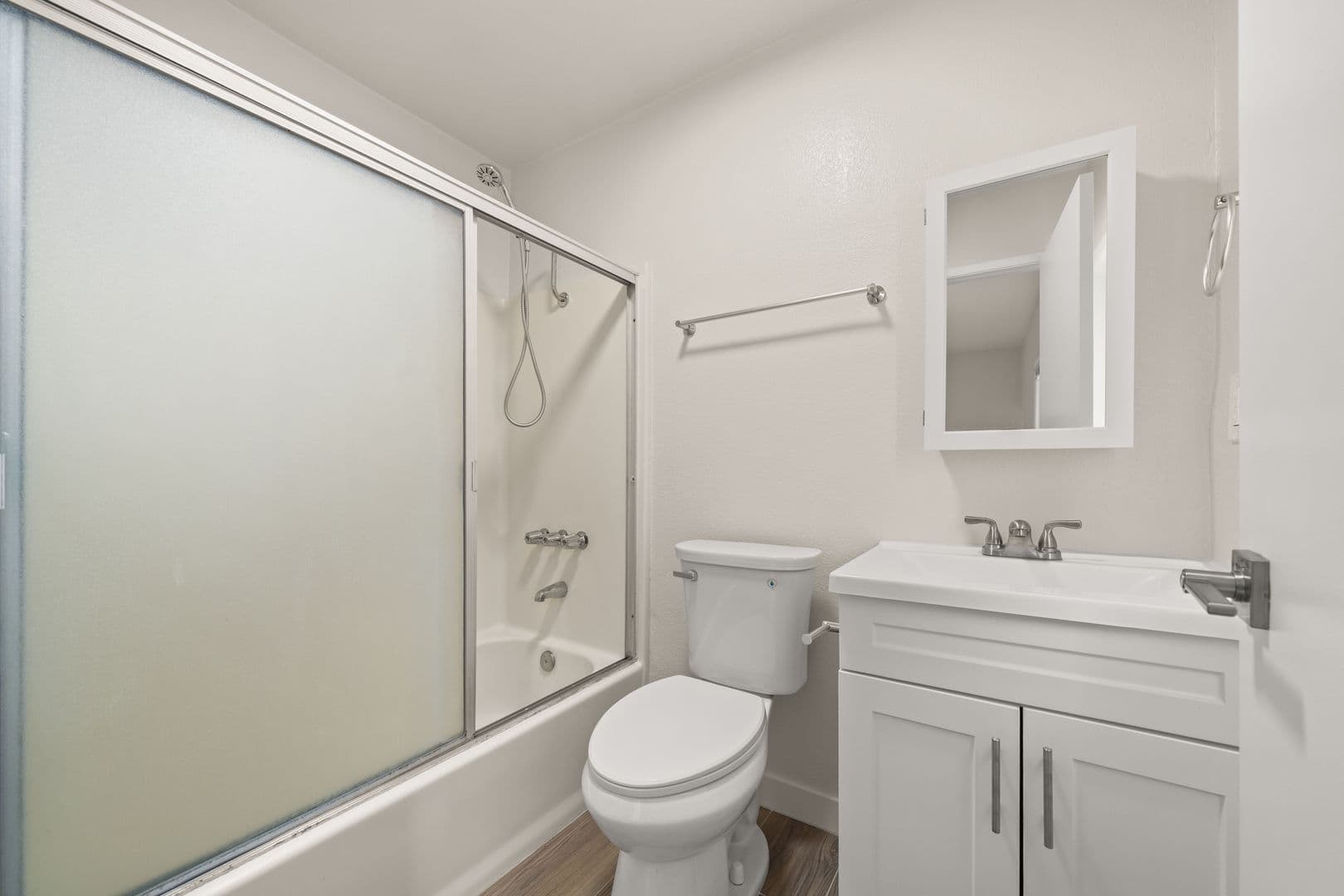 Long Beach Apartment: 29, 33, 35 Kennebec Ave